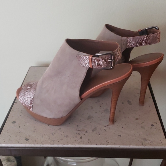 DONALD PLINER SUEDE PLATFORM HEELS - Picture 3 of 7